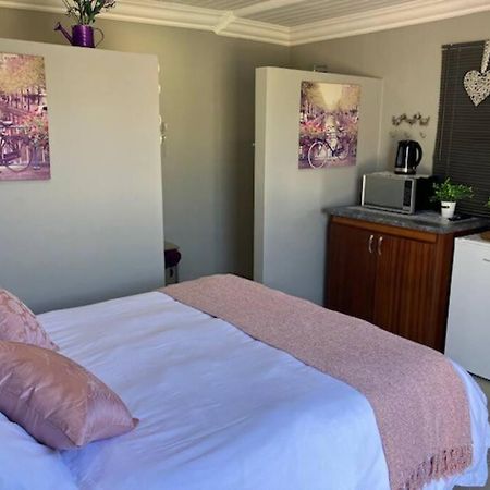 Stellies Accommodation - Room 2 Китмансхуп Экстерьер фото