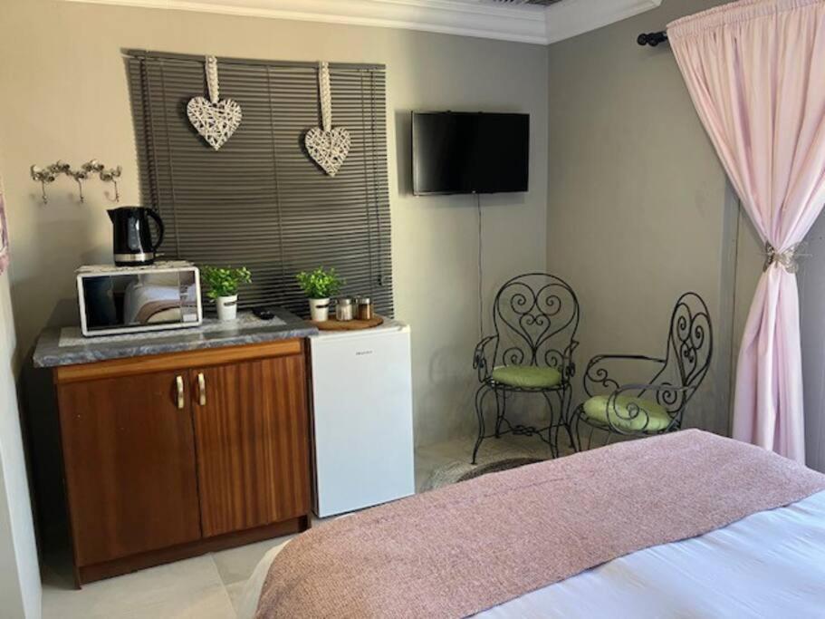 Stellies Accommodation - Room 2 Китмансхуп Экстерьер фото
