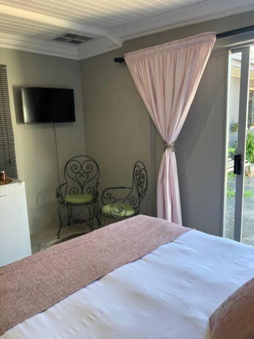 Stellies Accommodation - Room 2 Китмансхуп Экстерьер фото