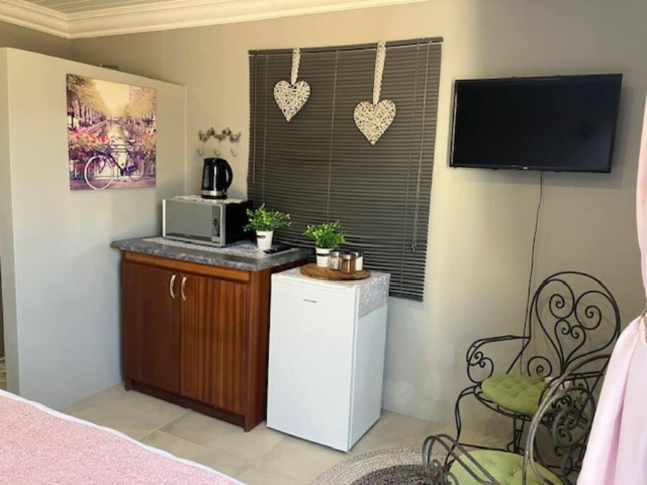 Stellies Accommodation - Room 2 Китмансхуп Экстерьер фото