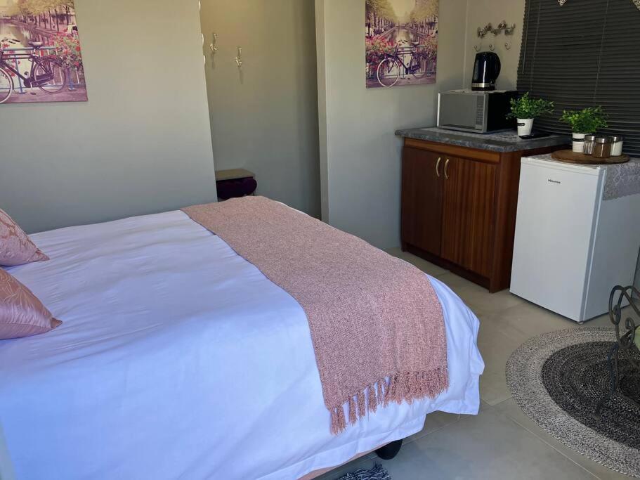 Stellies Accommodation - Room 2 Китмансхуп Экстерьер фото