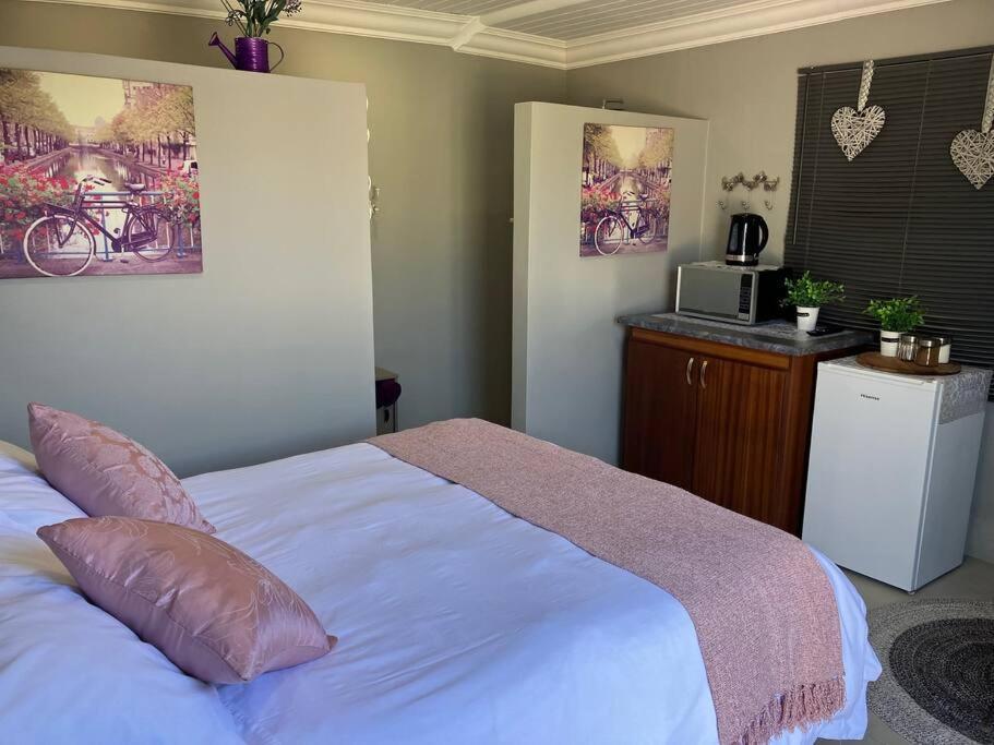 Stellies Accommodation - Room 2 Китмансхуп Экстерьер фото